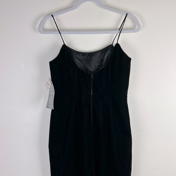 Late Edition | Vintage Dead Stock 80s 90s Timeless Black Velvet Maxi Dress | 8 - Picture 7 of 13